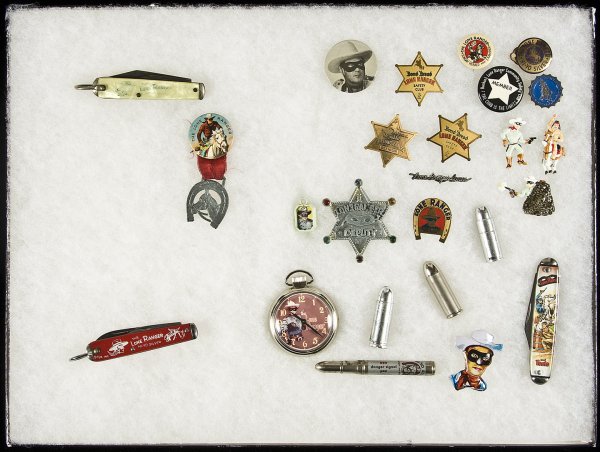 Twenty five Lone Ranger small collectibles: Title: Twenty five Lone Ranger small collectibles Author: ** Description: 25 various Lone Ranger collectibles including pins, badges, pocket knives, pocket watch, silver bullets, etc. Heading: zzf(Lon
