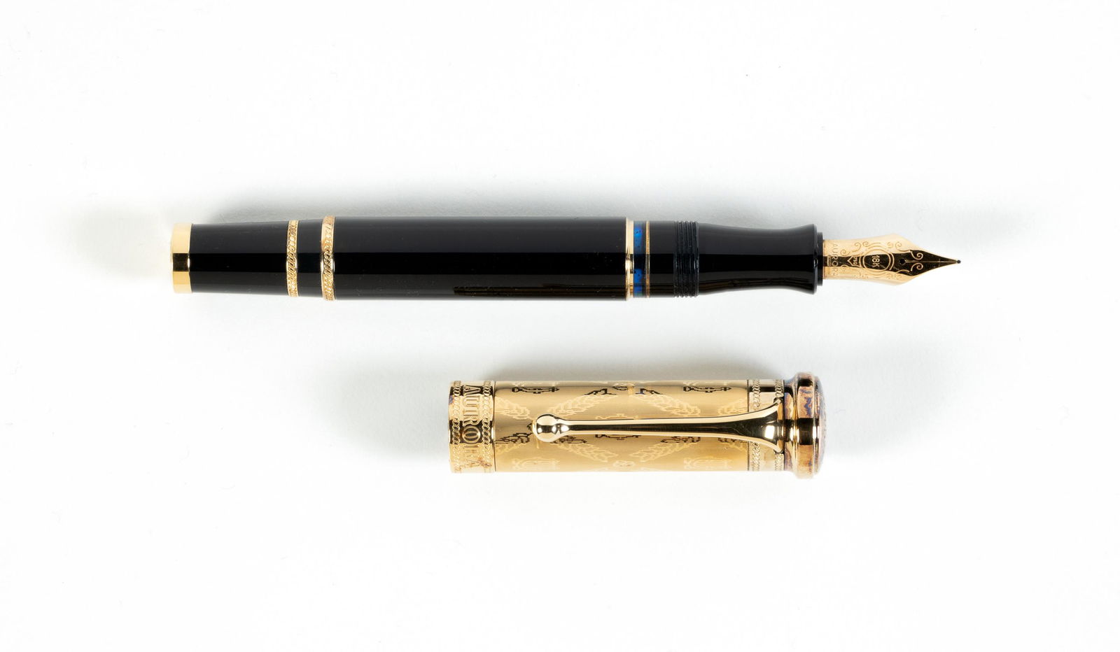 AURORA Giuseppi Verdi Vermeil Ltd Ed Fountain Pen (1 of 1)