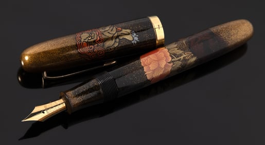 [JAPANESE LACQUER] Lion & Chrysanthemum Emperor Vintage Maki-e Fountain Pen