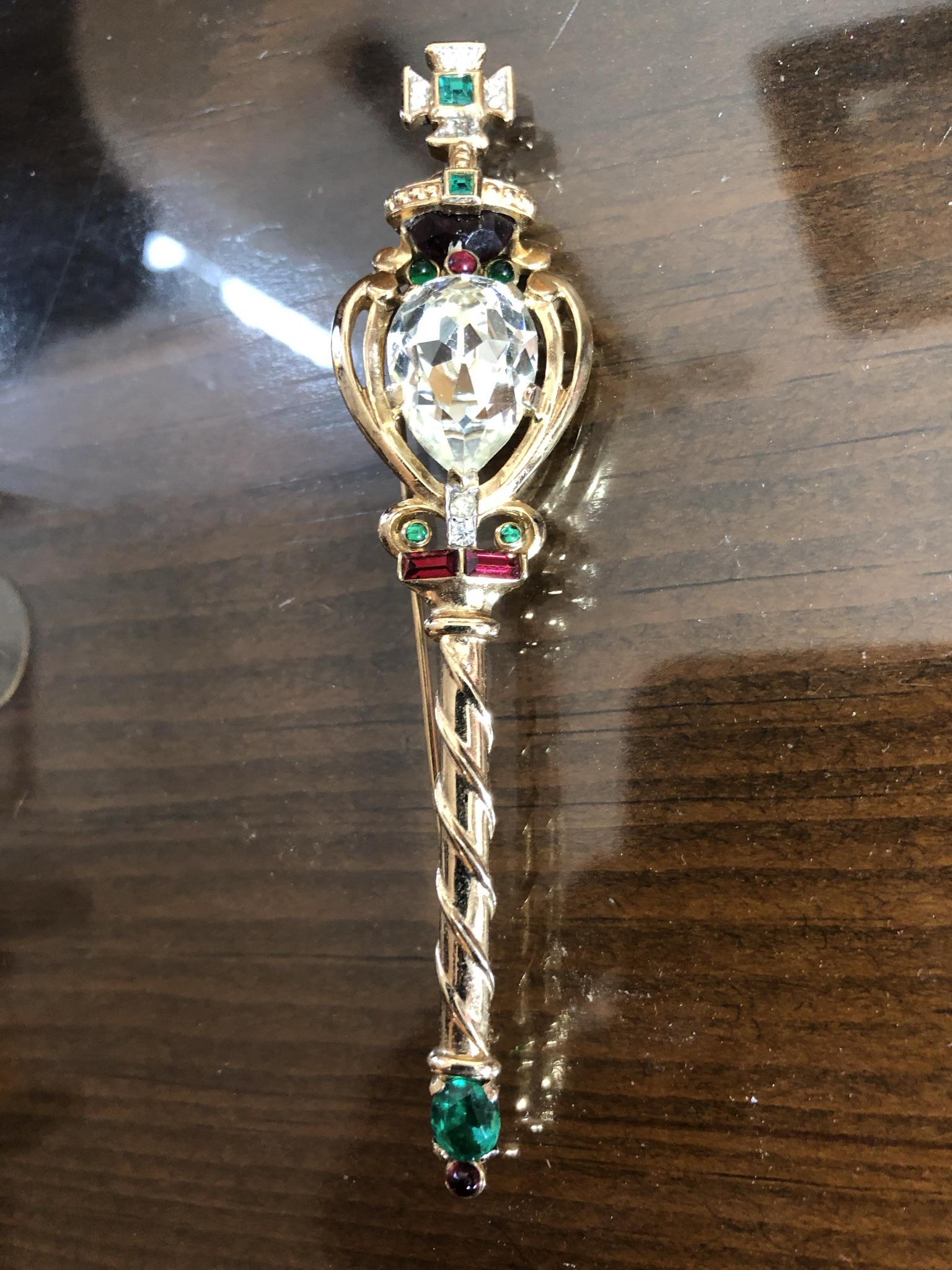 vintage trifari sceptor brooch (1 of 5)