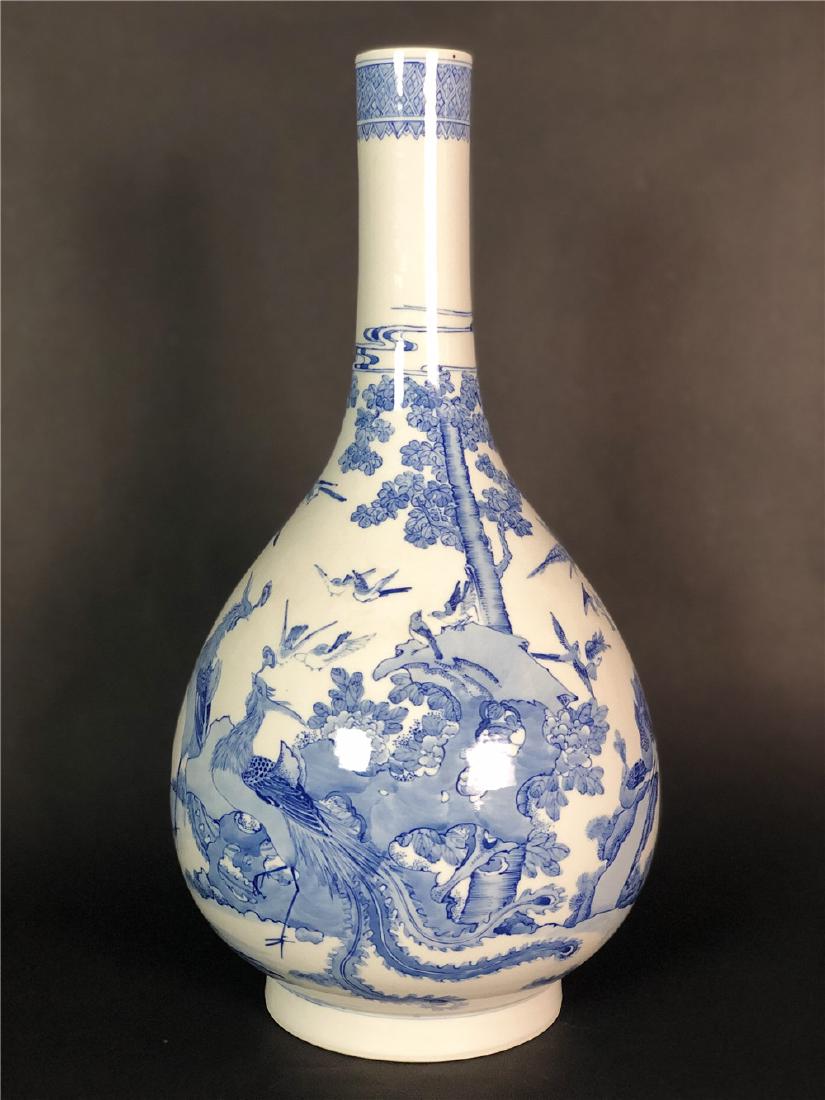BLUE AND WHITE GUANYIN VASE. KangXi (1 of 6)