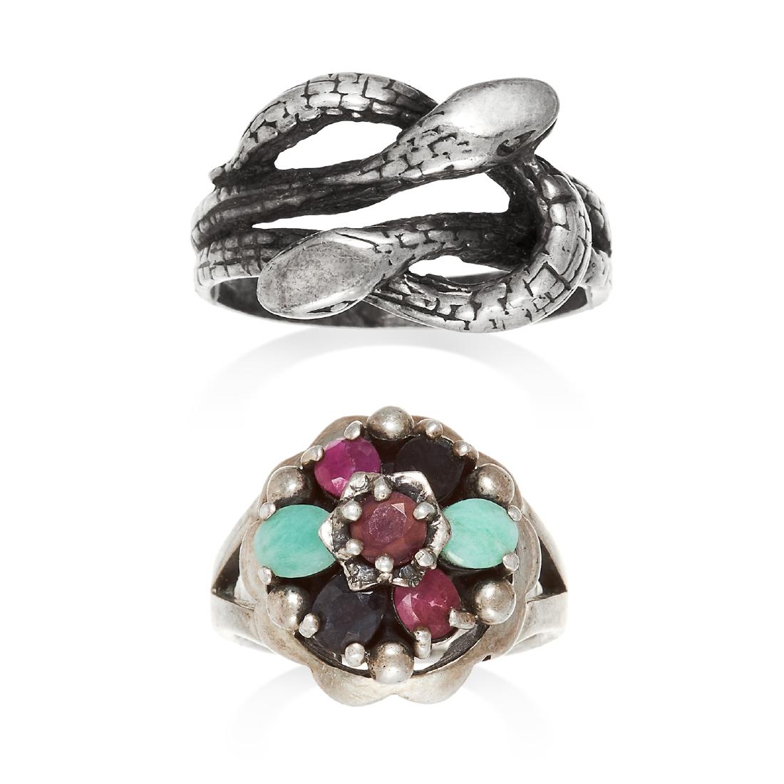 AN ANTIQUE SNAKE RING in silver, formed of two snakes (1 of 1)