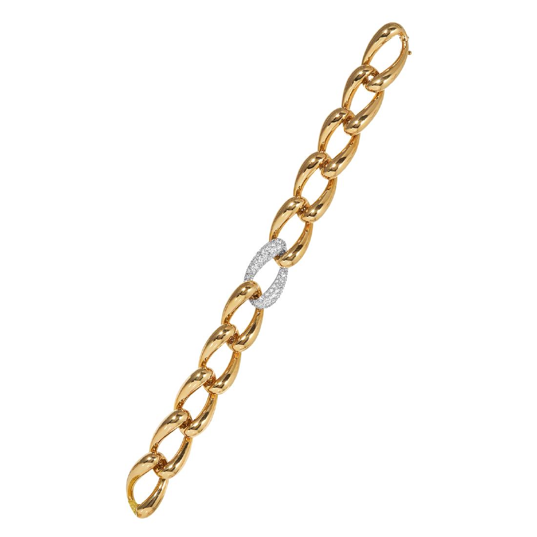 A DIAMOND FANCY CURB LINK BRACELET in 18ct yellow gold, (1 of 1)