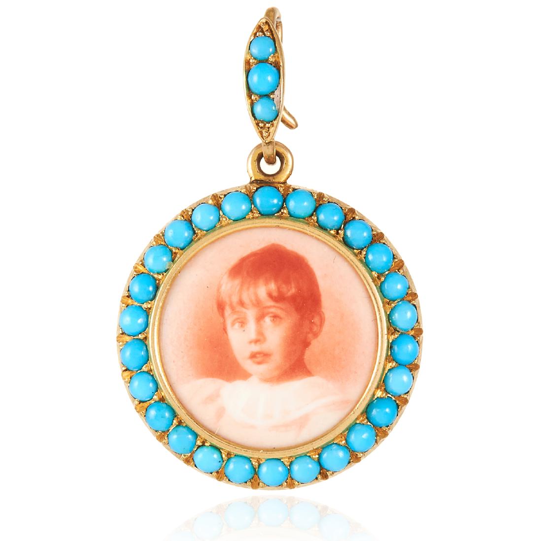 AN ANTIQUE TURQUOISE MOURNING PENDANT in high carat: AN ANTIQUE TURQUOISE MOURNING PENDANT in high carat yellow gold, comprising of glass locket in cabochon turquoise border, with glass locket back, unmarked, 3.2cm, 5.1g.