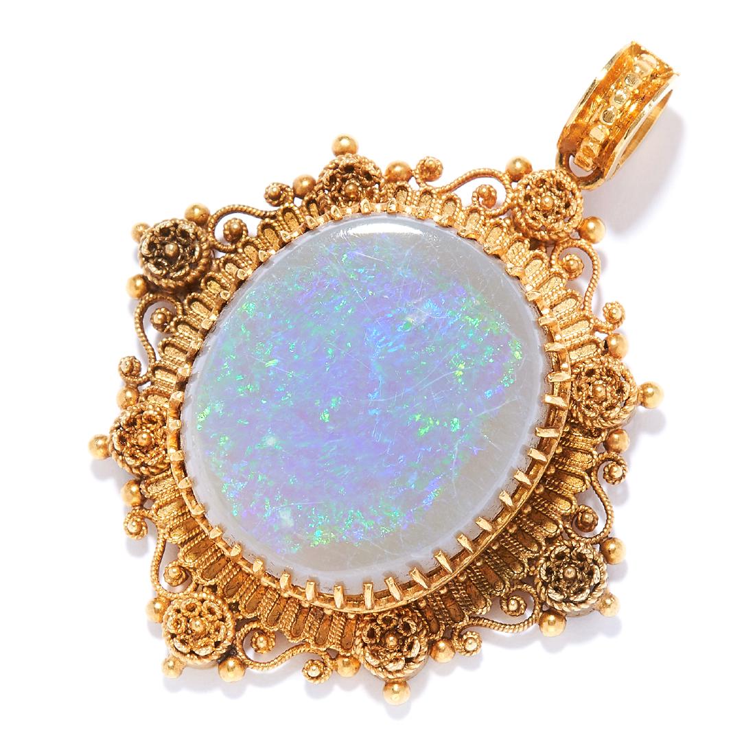 AN ANTIQUE OPAL PENDANT in high carat yellow gold, set (1 of 1)