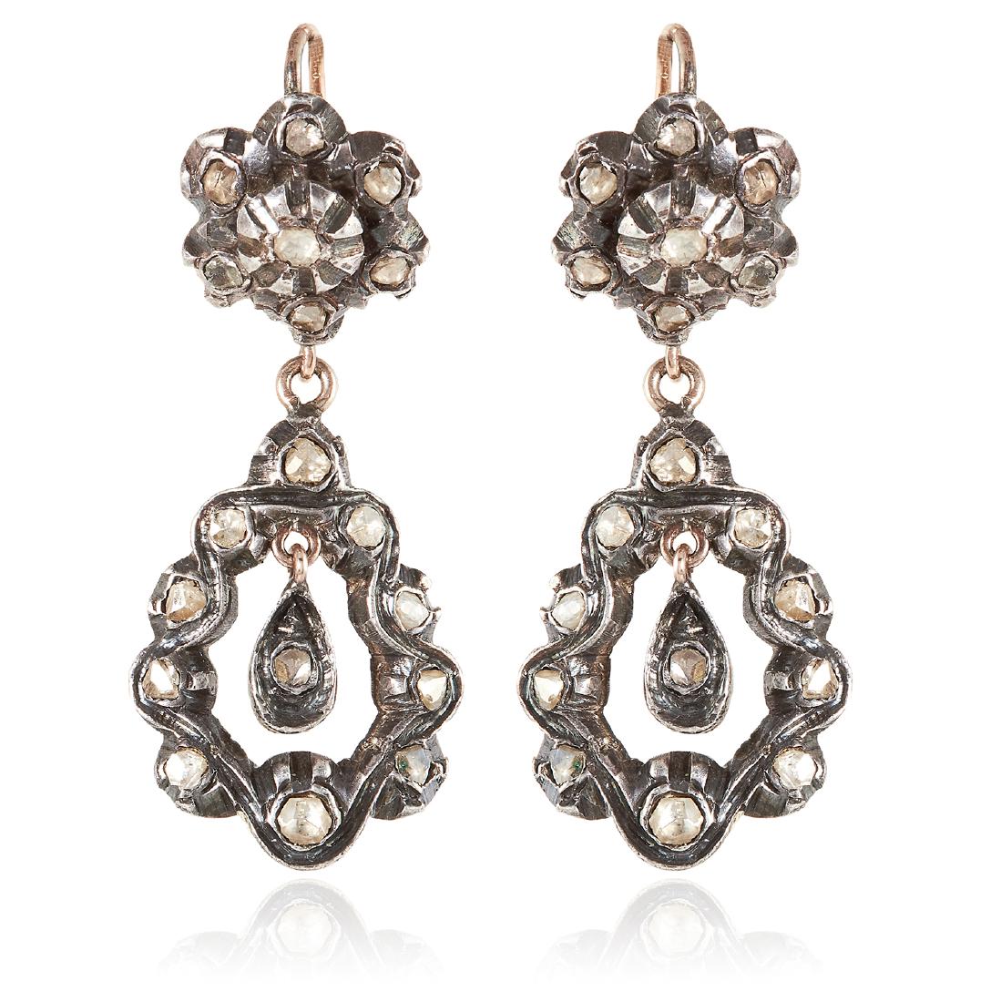 A PAIR OF ANTIQUE DIAMOND DROP EARRINGS in yellow gold (1 of 1)