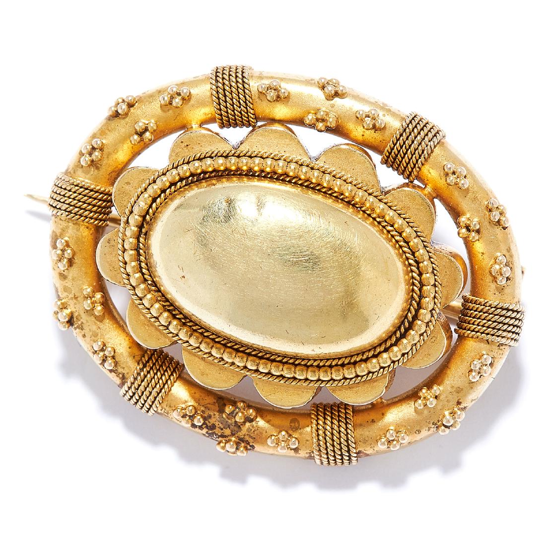 ANTIQUE ETRUSCAN REVIVAL MOURNING BROOCH in Etruscan: ANTIQUE ETRUSCAN REVIVAL MOURNING BROOCH in Etruscan revival style with glass locket back for hairwork decoration, inscription for 1894, unmarked, 3.1cm, 8.2g.