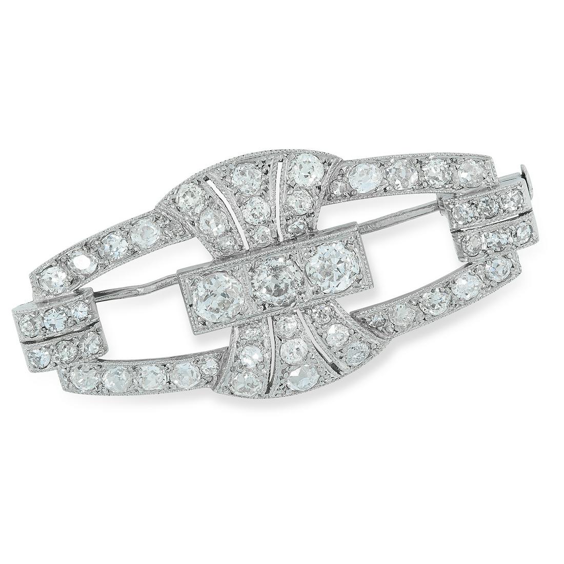 ART DECO DIAMOND BROOCH in Art Deco design set with old: ART DECO DIAMOND BROOCH in Art Deco design set with old cut diamonds totalling approximately 4.95 carats, 4.5cm, 11.3g.