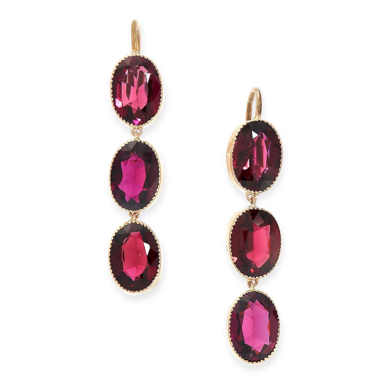 A PAIR OF ANTIQUE GARNET EARRINGS in yellow gold, each (1 of 1)