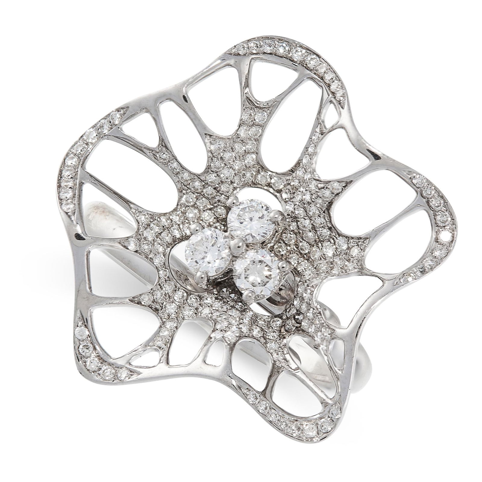 A DIAMOND RING in 18ct white gold, designed as an (1 of 2)