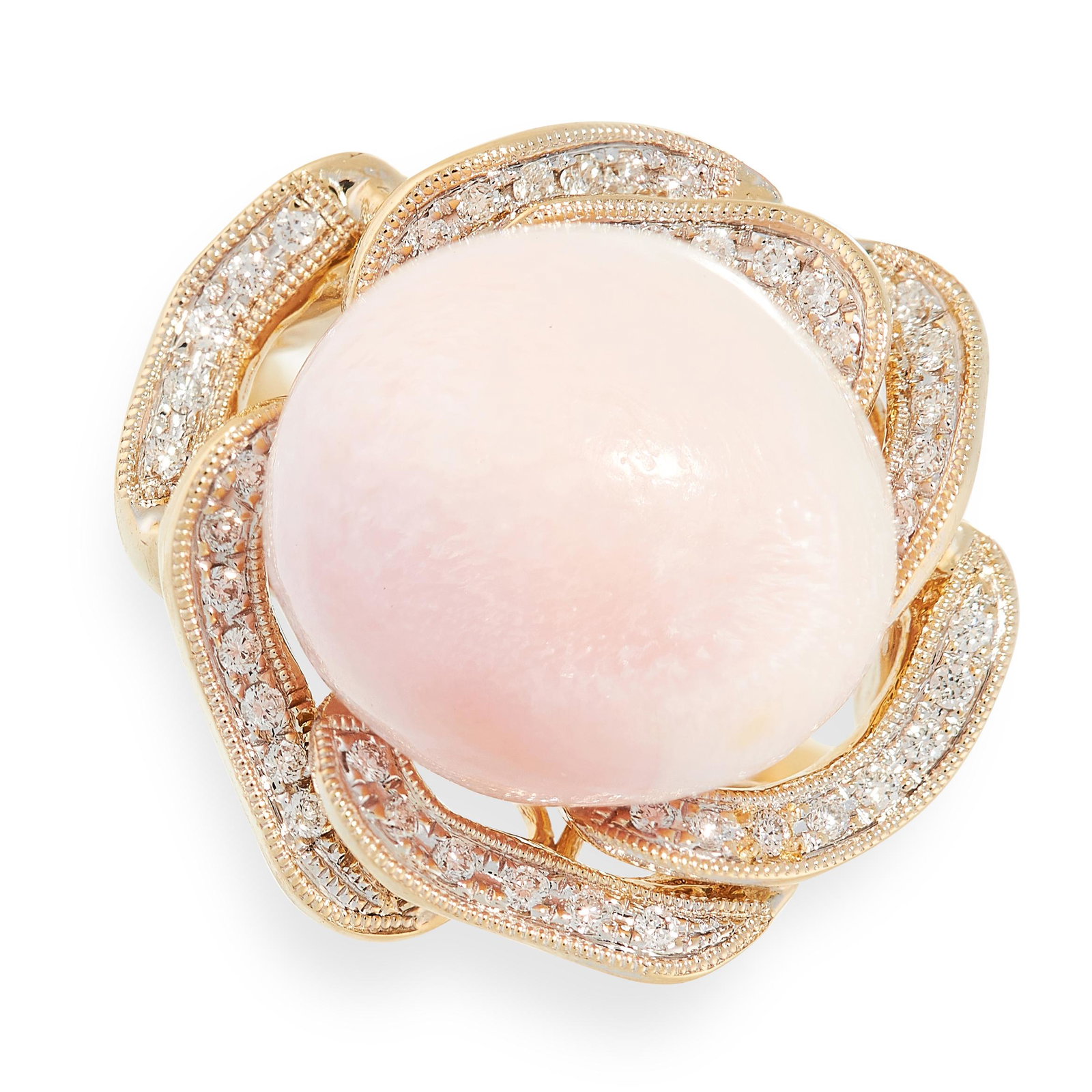 A CONCH PEARL AND DIAMOND RING in 18ct yellow gold, set (1 of 2)