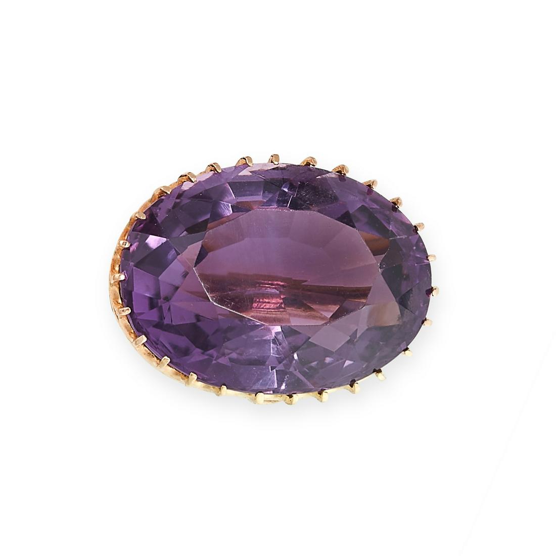 AN ANTIQUE AMETHYST BROOCH in yellow gold, set with an (1 of 1)