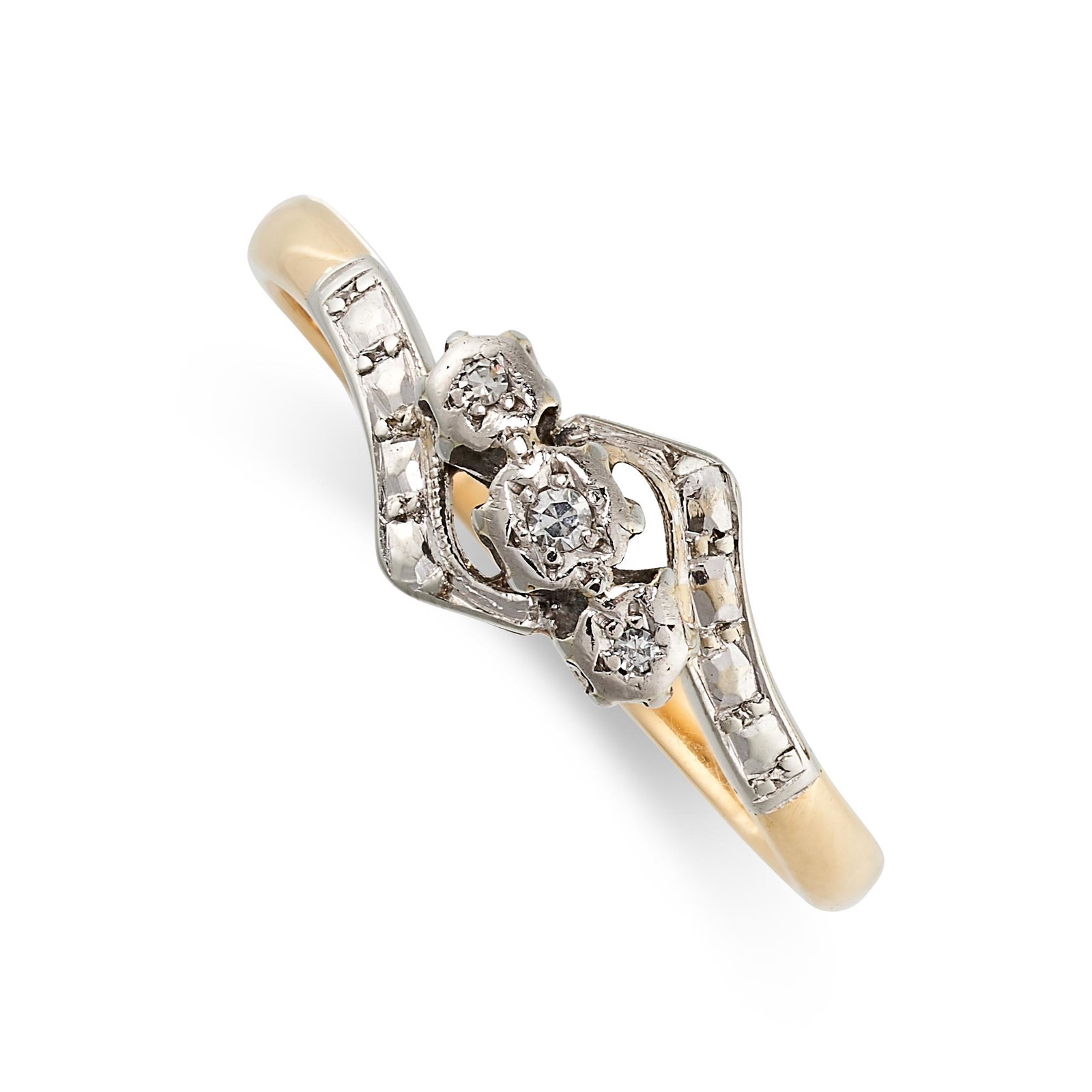 NO RESERVE - A THREE-STONE DIAMOND RING  Twisted design (1 of 2)