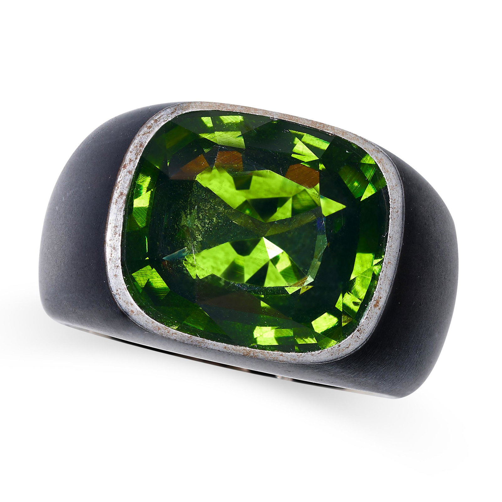 HEMMERLE, A GREEN TOURMALINE RING in 18ct white gold and iron, the blackened iron band set with a (1 of 1)