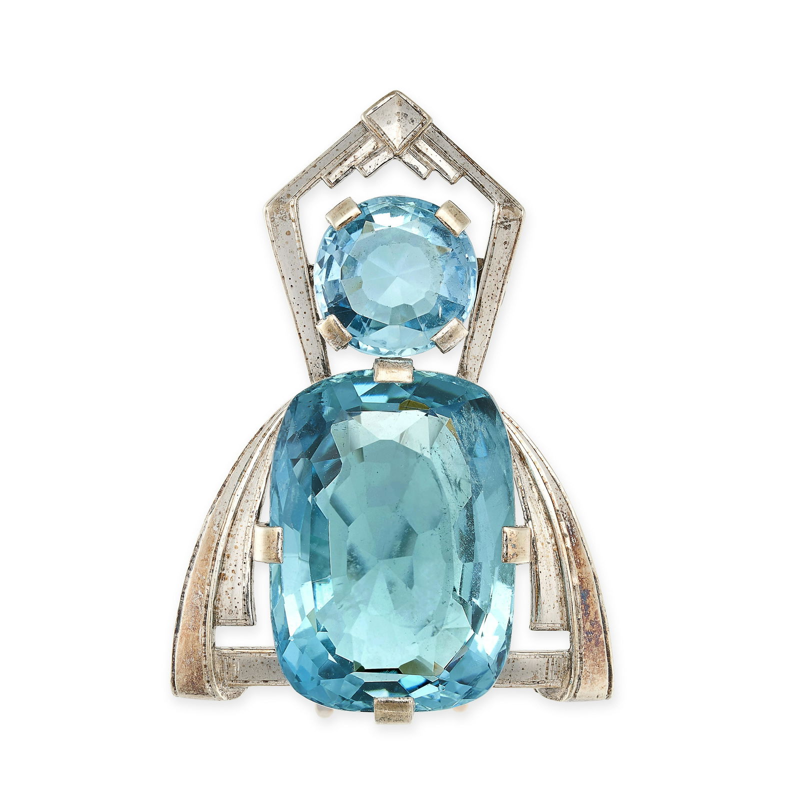 AN AQUAMARINE BROOCH, CIRCA 1940 in platinum, in geometric design, set with a cushion cut aquamarine (1 of 1)
