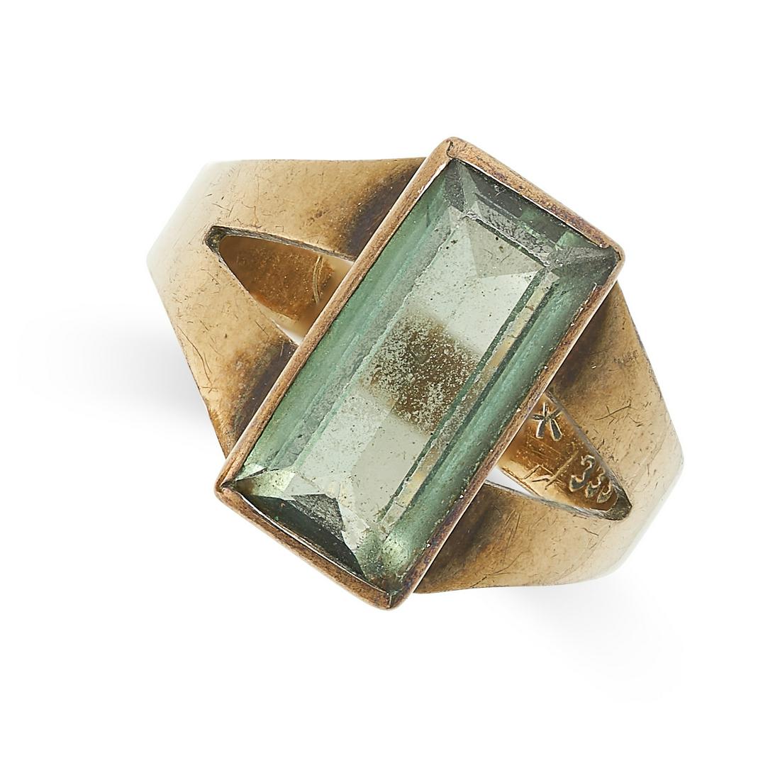 A VINTAGE GREEN GEMSTONE RING set with a step cut green gemstone, stamped 333, size L / 5.5, 2.3g. (1 of 2)