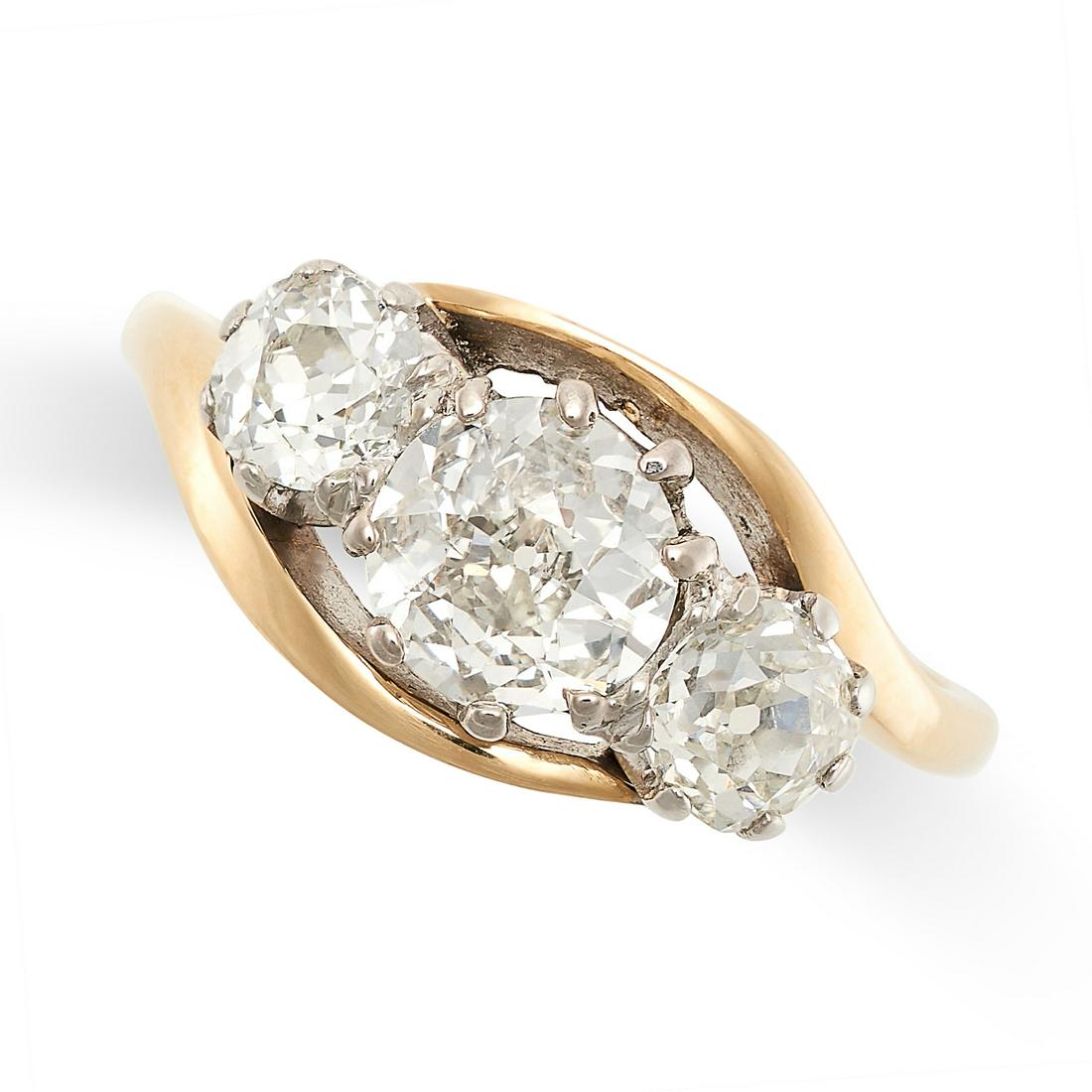AN DIAMOND THREE STONE RING in 18ct yellow gold, set with three old mine cut diamonds all totalling (1 of 2)