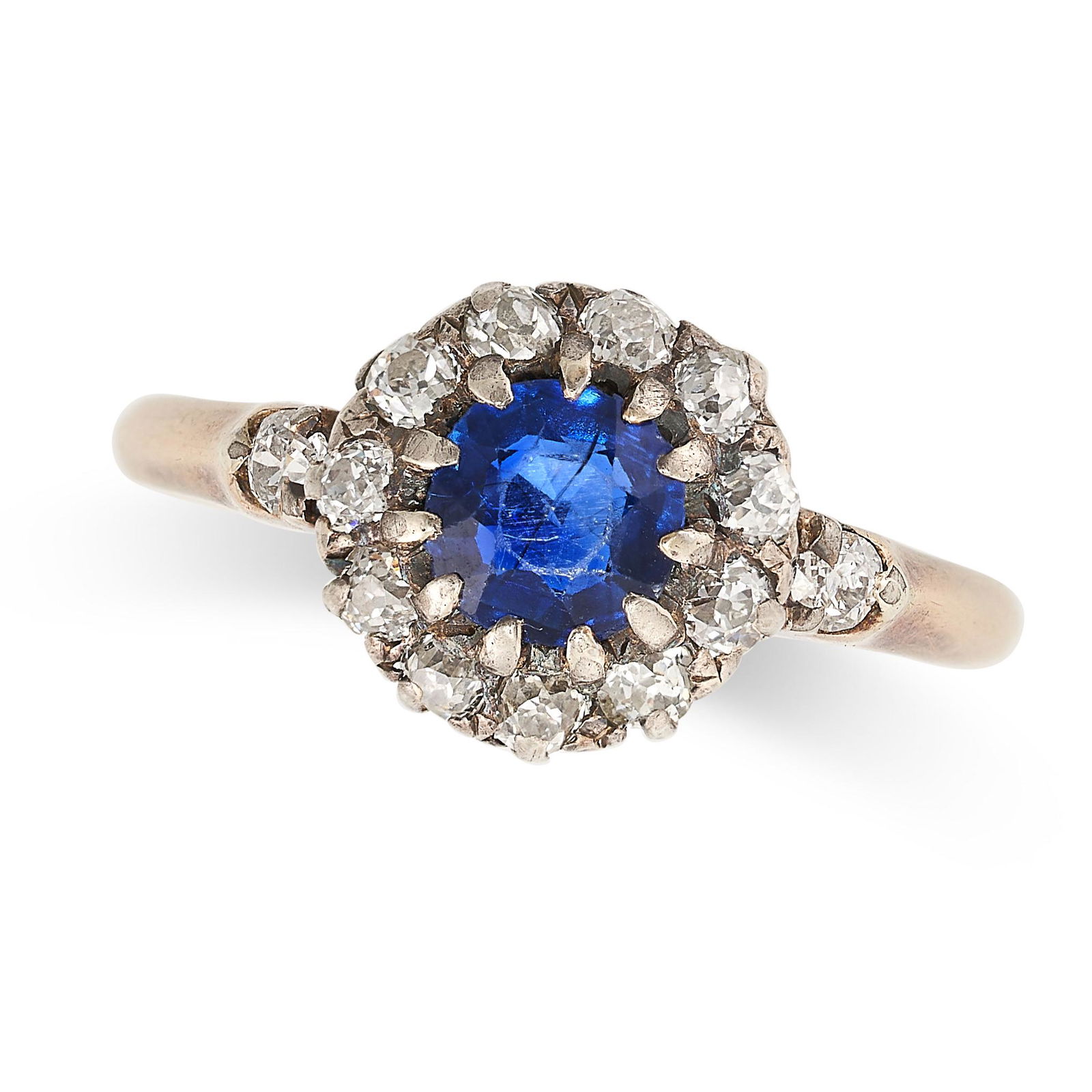 AN ANTIQUE SAPPHIRE AND DIAMOND CLUSTER RING in yellow gold and silver, set with a round cut (1 of 2)
