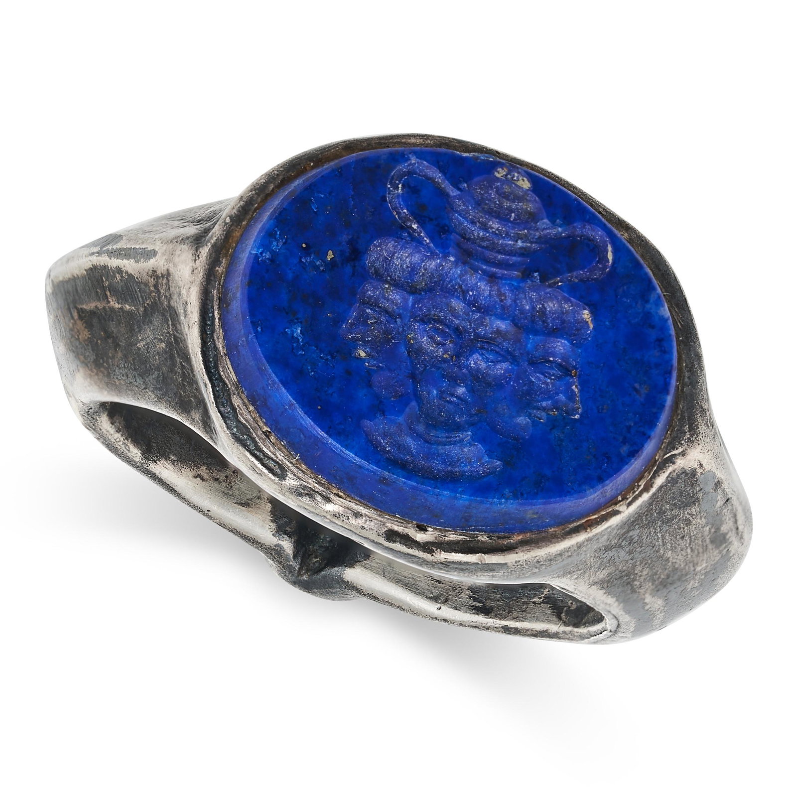 A LAPIS LAZULI INTAGLIO RING in silver, the stylised silver band set with a lapis lazuli intaglio (1 of 2)