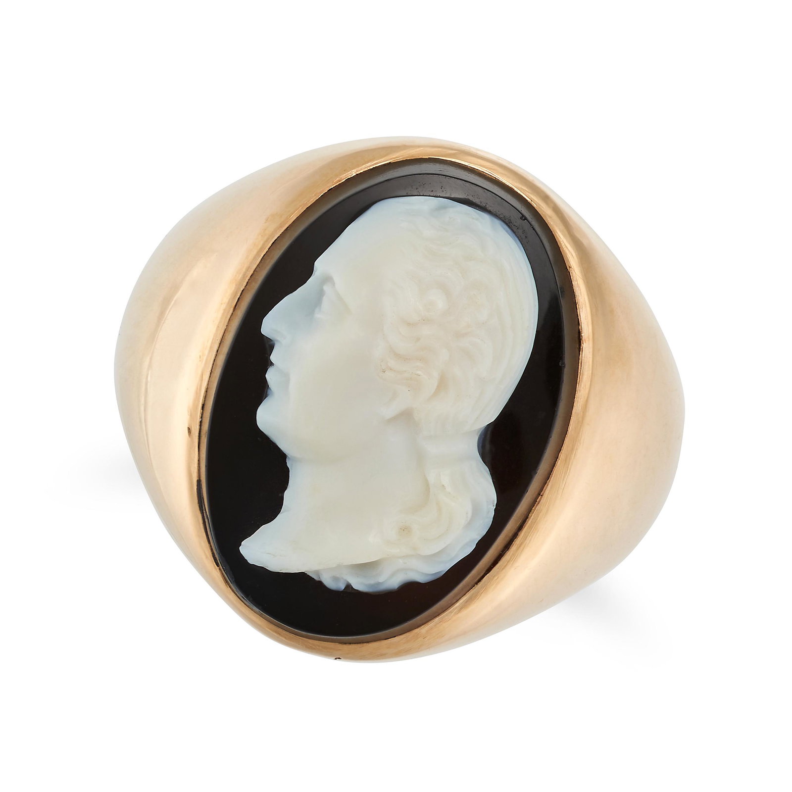 AN AGATE CAMEO RING in yellow gold, set with an oval agate cameo carved to depict the bust of a: AN AGATE CAMEO RING in yellow gold, set with an oval agate cameo carved to depict the bust of a classical man, no assay marks, size O1/2 / 7.5, 15.0g. 