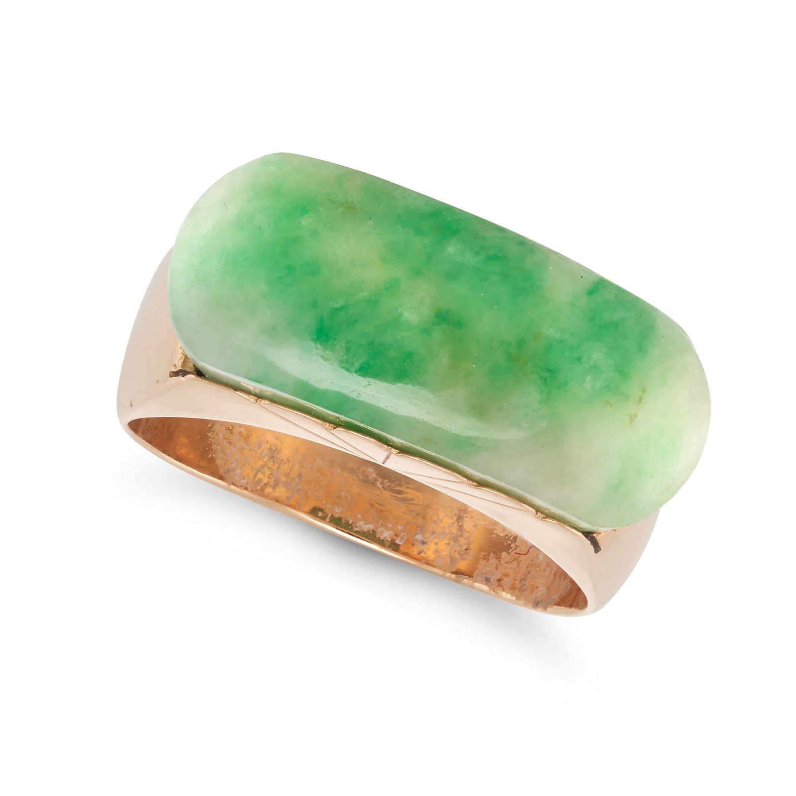 A JADEITE JADE RING in 18ct yellow gold, set with a polished jadeite jade, stamped 18K, size R /: A JADEITE JADE RING in 18ct yellow gold, set with a polished jadeite jade, stamped 18K, size R / 8.75, 7.3g.