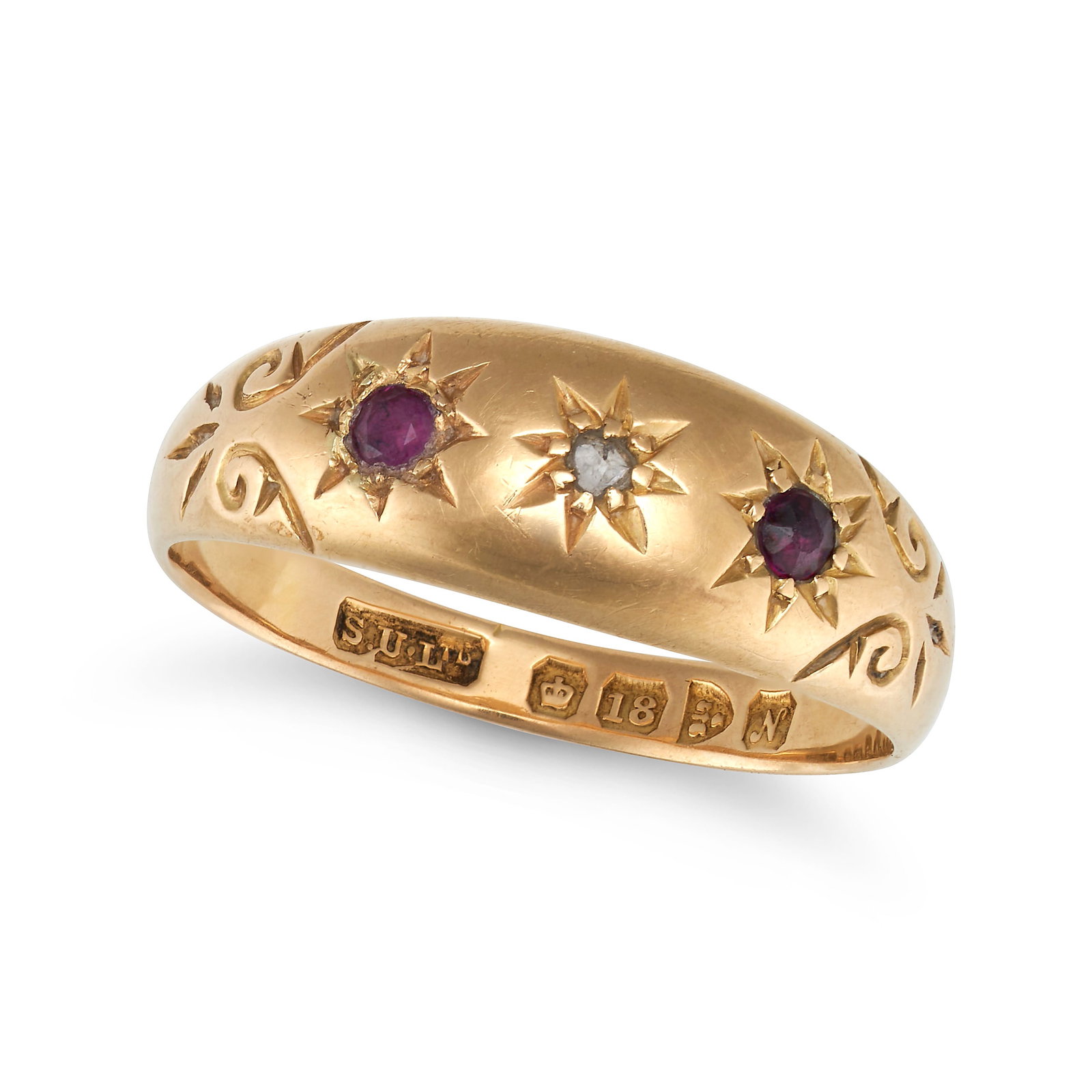 NO RESERVE - AN ANTIQUE GARNET AND DIAMOND GYPSY RING in 18ct yellow gold, set with a rose cut (1 of 1)