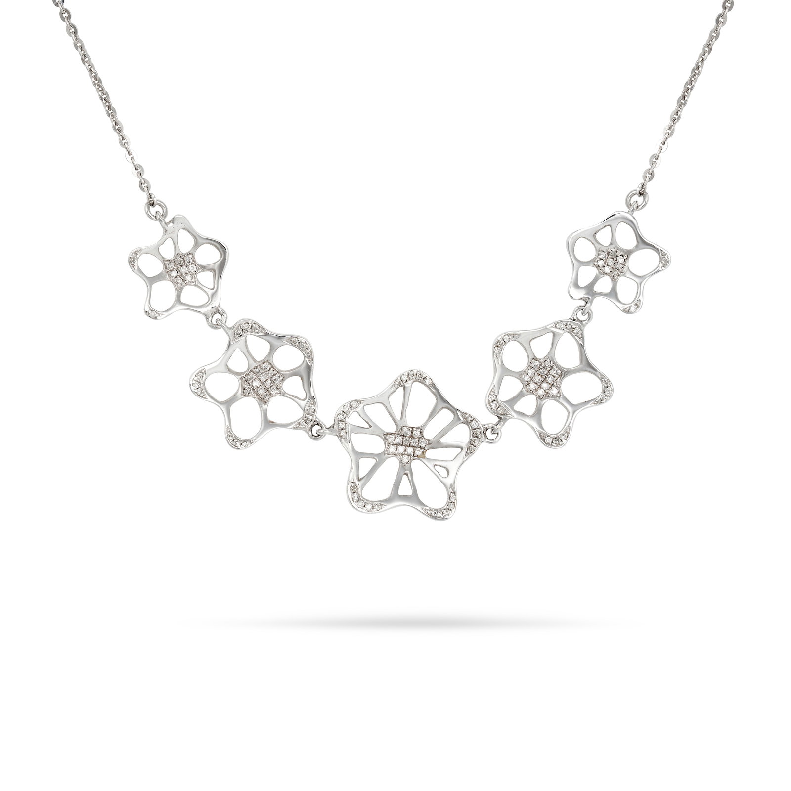 NO RESERVE - A DIAMOND FLOWER NECKLACE in 18ct white gold, comprising a row of five openwork flowers (1 of 1)