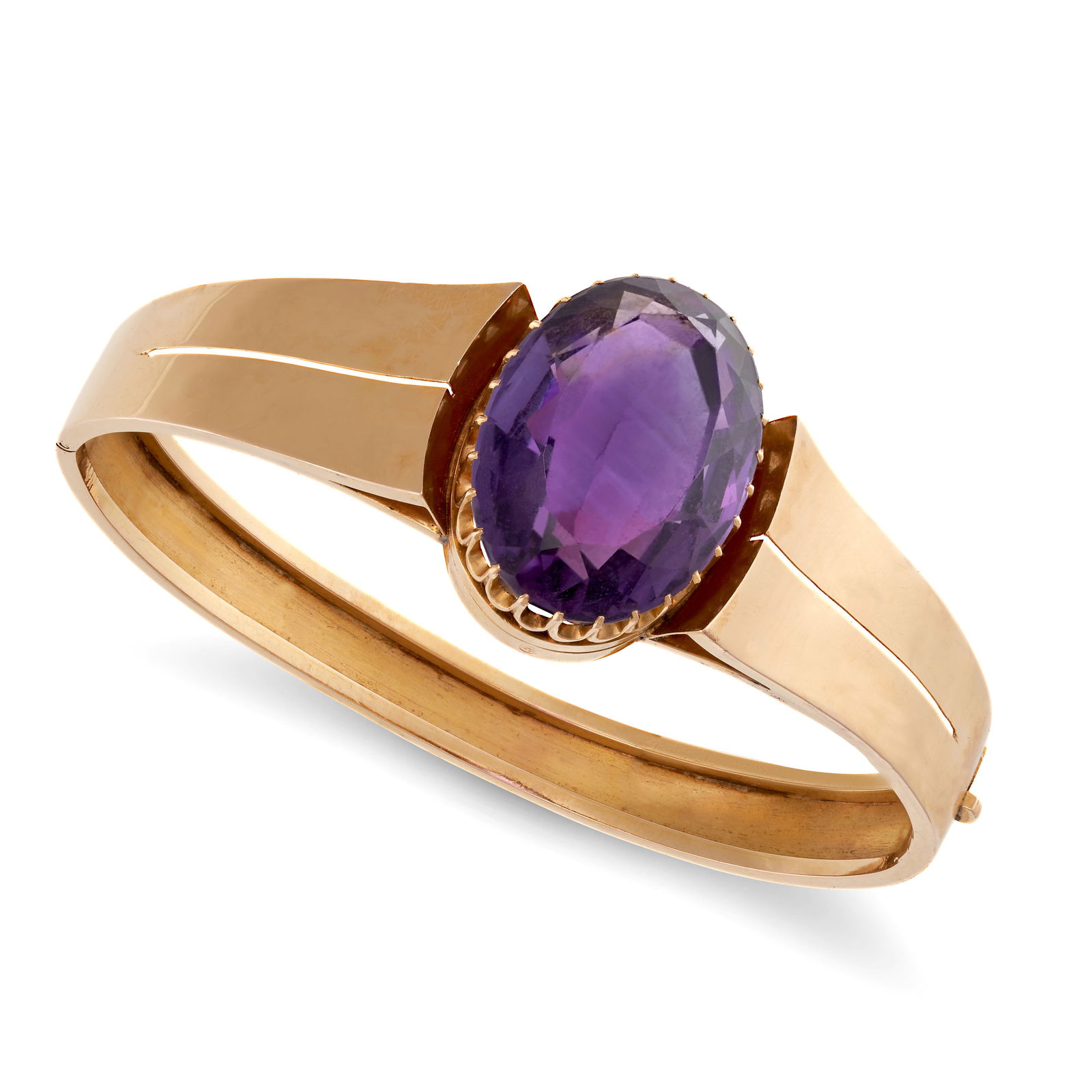 AN ANTIQUE AMETHYST BANGLE in 18ct yellow gold, the hinged bangle set with an oval cut amethyst of (1 of 1)