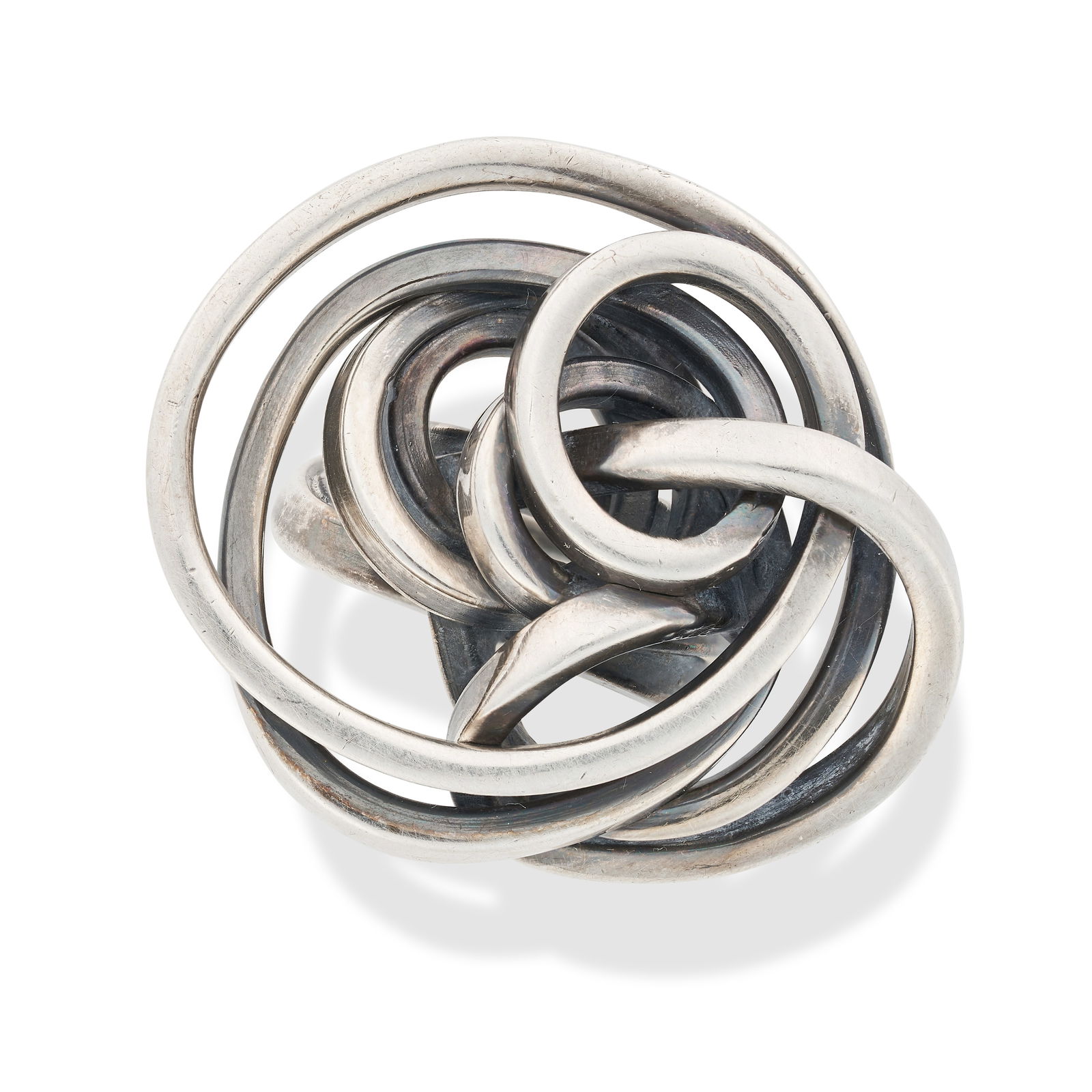 GIORGIO VIGNA, A LARGE SILVER RING in abstract design, stamped 925, size O / 7.25, 51.2g. Accompa...: GIORGIO VIGNA, A LARGE SILVER RING in abstract design, stamped 925, size O / 7.25, 51.2g. Accompanied by a certificate of authenticity.