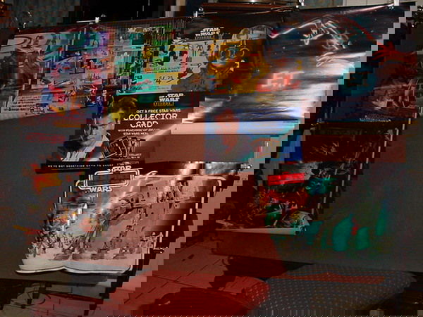 1 ET AUST GROSSE POINTE ROLLED POSTER 1999 KFC 15": 1 ET AUST GROSSE POINTE ROLLED POSTER 1999 KFC 15" X 25" EP 1 COLLECTOR CARD 15" X 25", 2 S/WARS 1981 EMPIRE STRIKES BACK ACTION FIGURE POSTER 23" X 17", 1 S/WARS PLANETARY MAP 18" X 18", 1 14" X 20"