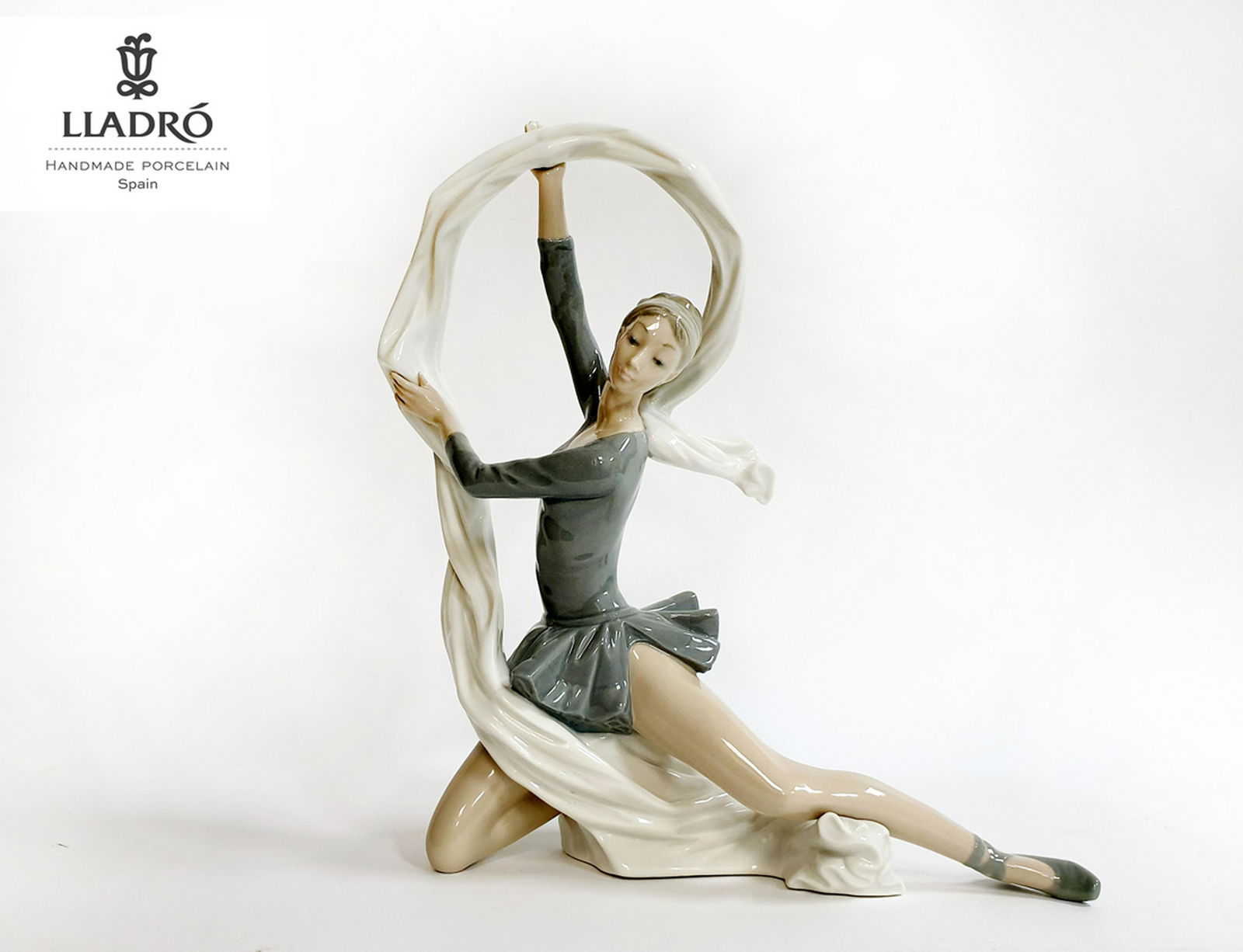 A Vintage NAO By LLADRO DAISA Ballerina Figurine (1 of 11)