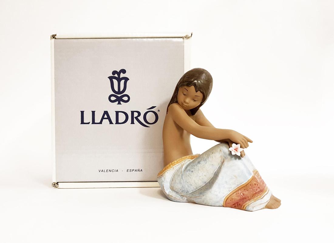 LLADRO "Island Beauty" Porcelain Figurine, Original Box (1 of 17)