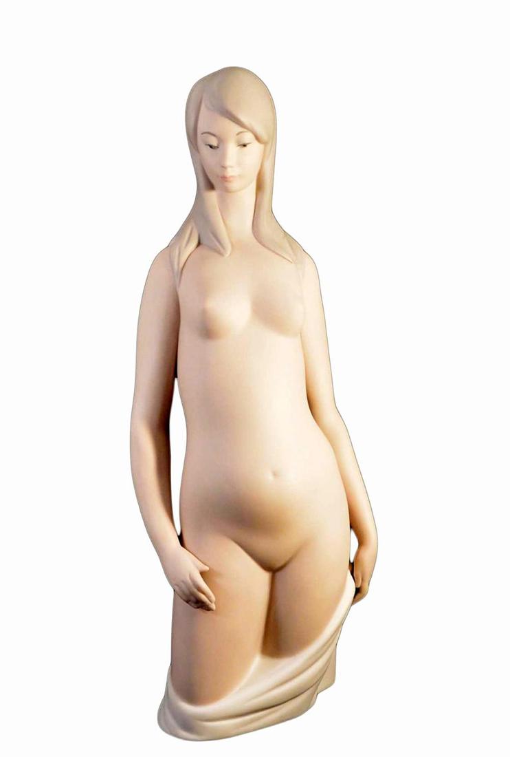 A LLADRO Torso In White 13" Porcelain Statue (1 of 9)