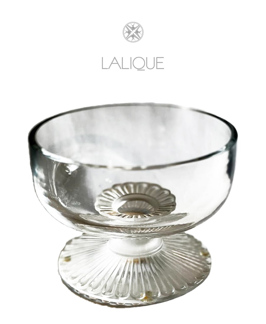 A French LALIQUE Crystal Bowl/Centerpiece, Signed: A French LALIQUE Crystal Bowl/Centerpiece, Signed. H 5"