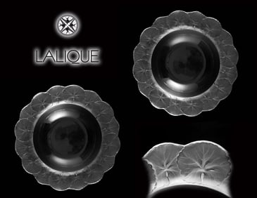 A Pair of French Lalique Geranium Honfleur Crystal Glass Plate, Signed