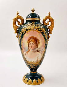 A Royal Vienna Style Portrait Porcelain lidded Vase/Urn, Hallmarked (1 of 6)