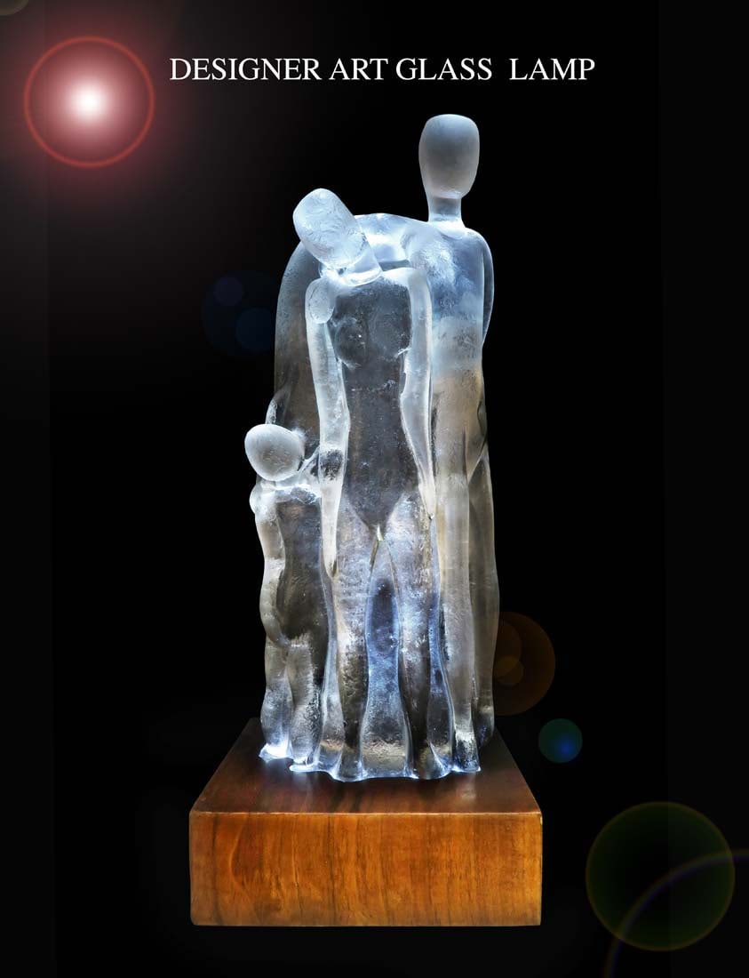 A LARGE MODERN DESIGNER GLASS FIGURINE GROUP LAMP: A LARGE MODERN DESIGNER HAND CRAFTED GLASS FIGURINE GROUP LAMP. H 24"