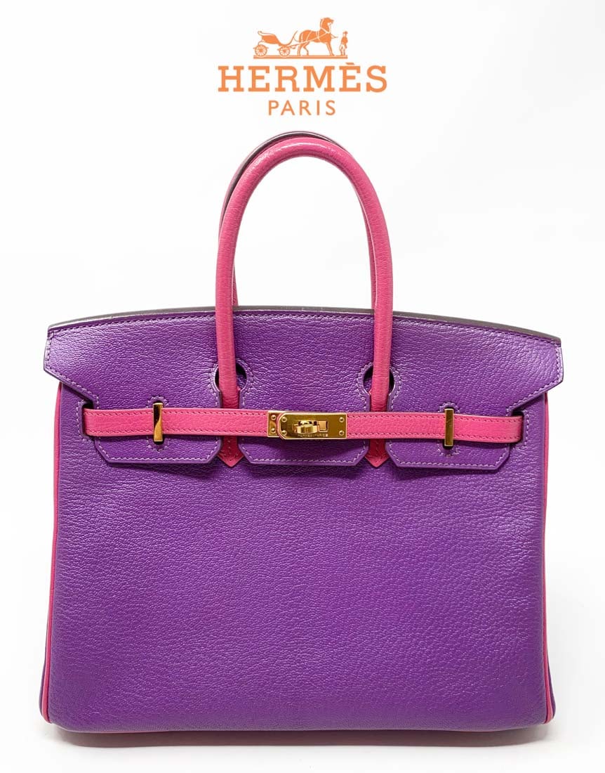 Hermes Birkin 25 Chevre leather, Special horseshoe sign: A French Hermes Birkin 25cm Chevre leather Special order horseshoe stamp Bag. Includes Gold plated hardware lock, keys, clochette, 2 dust bags. Excellent condition!