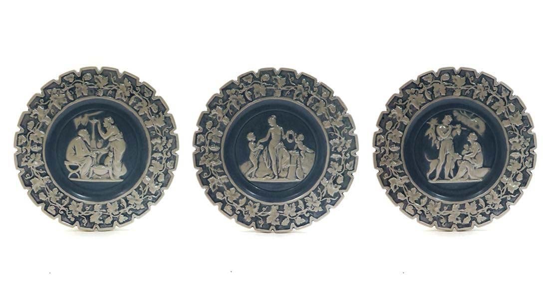 Set of 3 Italian Leona Plates: Set of 3 Italian Leona Porcelain Plates. D 7.3/4"