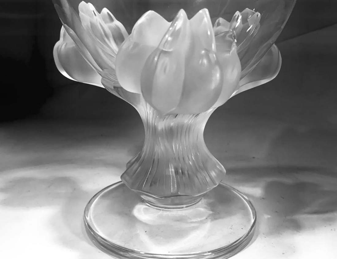 A LALIQUE Bagheera Pattern Crystal Vase, Signed - 5