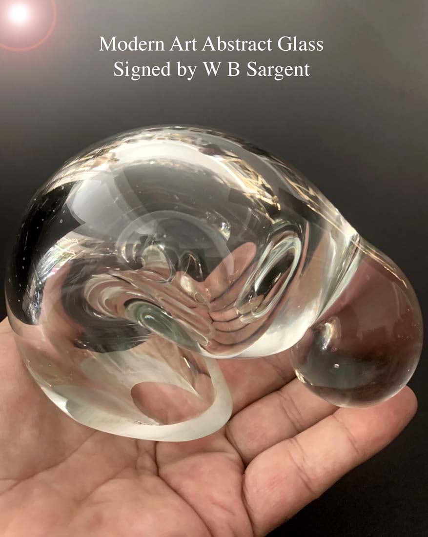 A Modern Art Abstract Crystal Glass Statue, WB Sargent Signed: A Modern Art Abstract Crystal Glass Statue, Signed by WB Sargent, Circa 1985. H 5" x W 3.5"