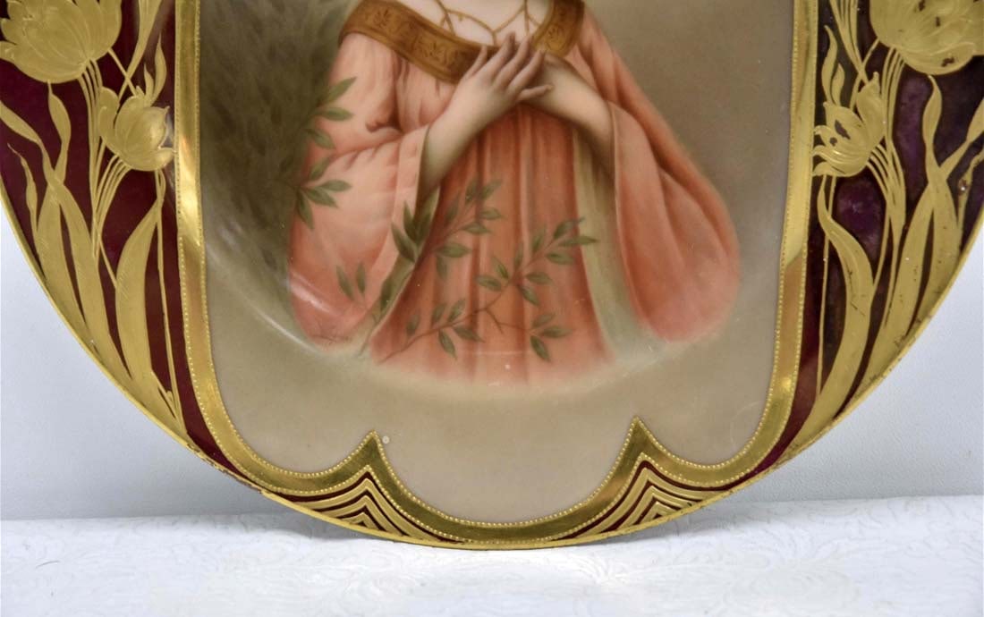 A ROYAL VIENNA GILT DECORATED & HAND PAINTED PORCELAIN PLATE, SIGNED - 3