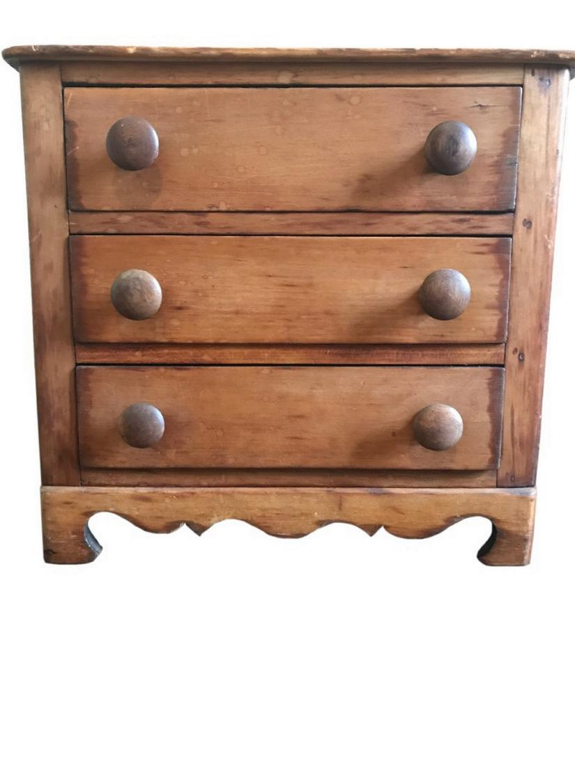 American Miniature of Chest drawers (1 of 1)