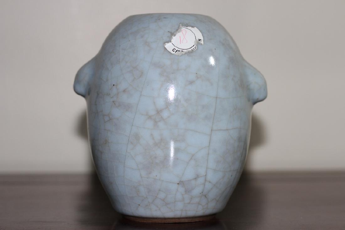 Chinese ge type crackle vase with handles (1 of 5)