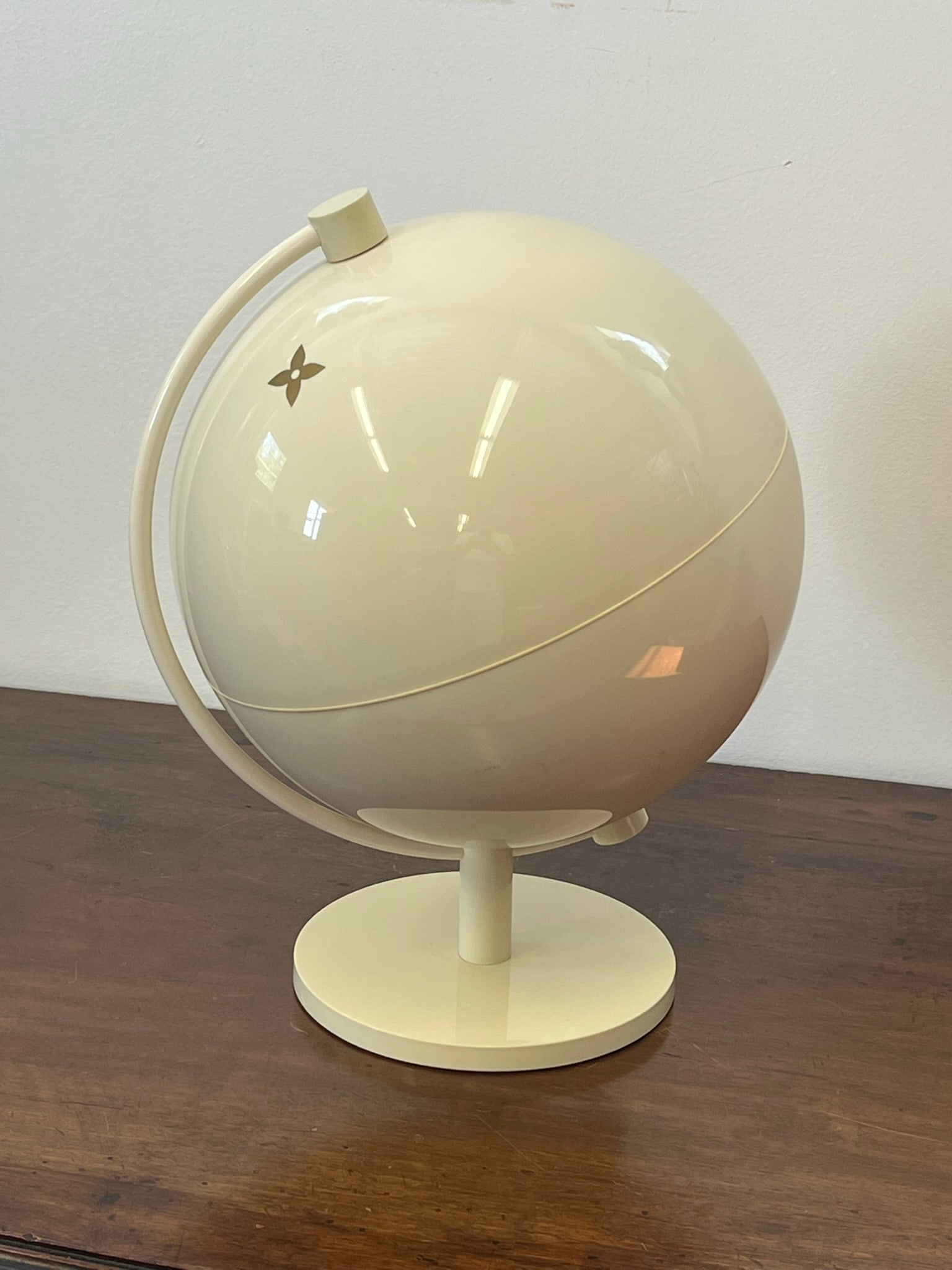 Louis Vuitton Advertising Globe (1 of 2)