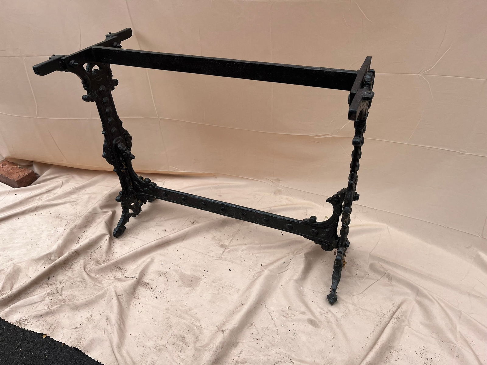 Cast Iron Garden Table Base (1 of 4)