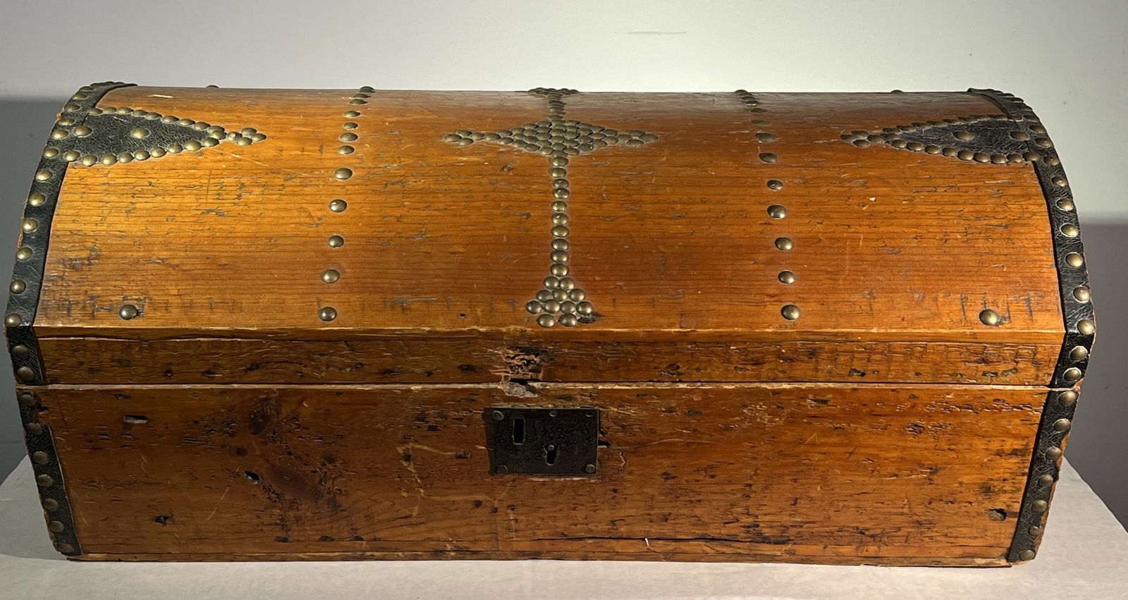 Dome Top Pine Trunk, 19th Century (1 of 9)