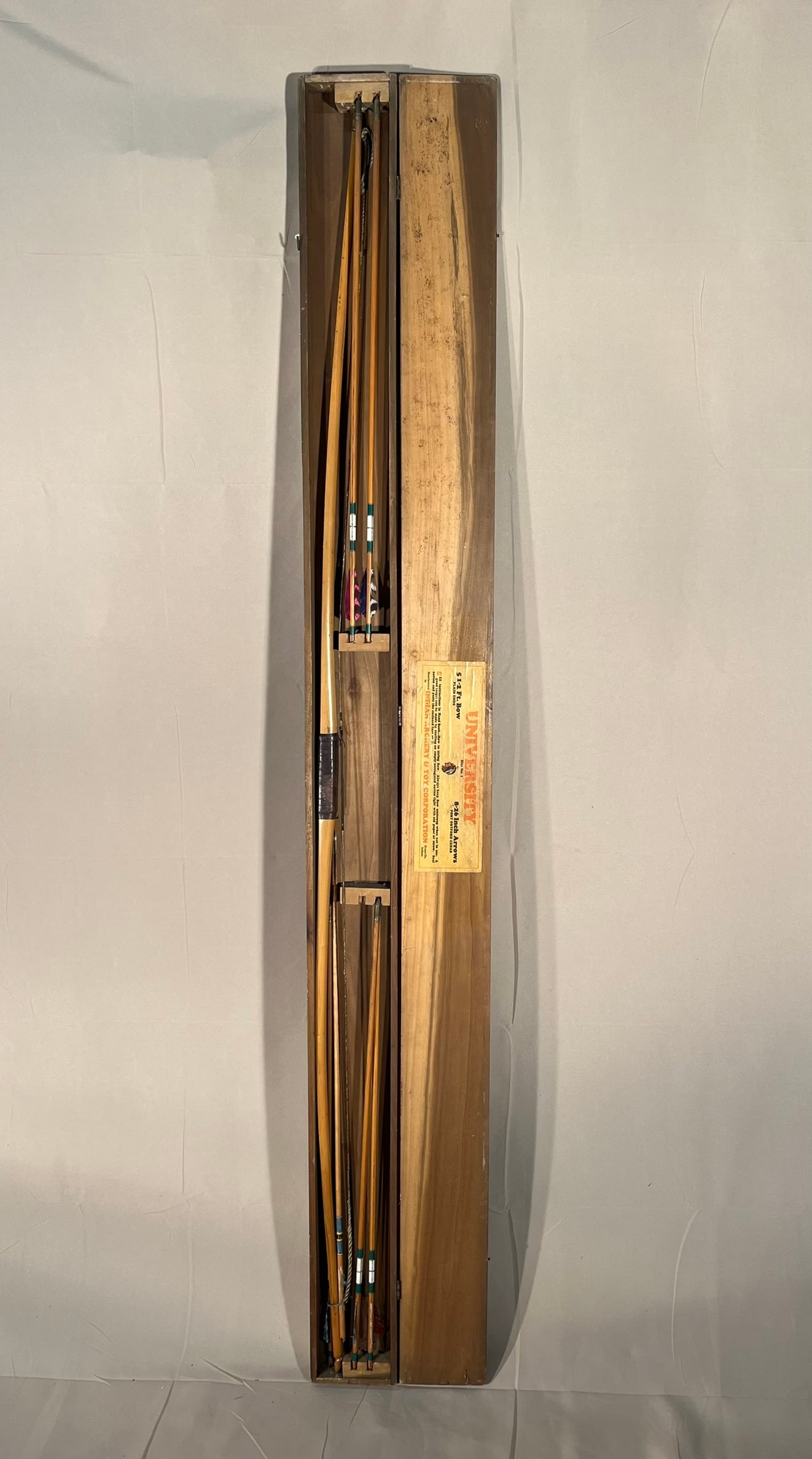 Vintage Bow and Arrow Set (1 of 5)