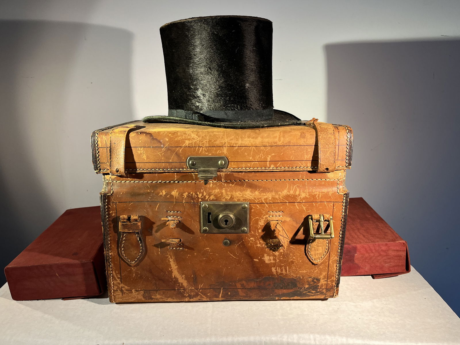 Gentleman's Beaver Top Hat in Leather Case (1 of 12)