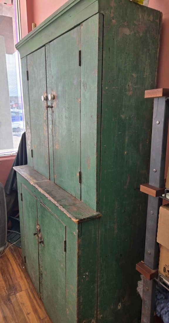 Early Step-back Cupboard - 2